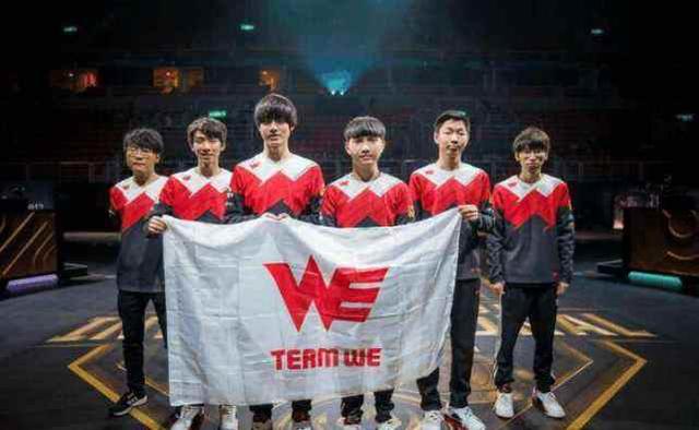 詹姆斯递给 詹姆斯递给