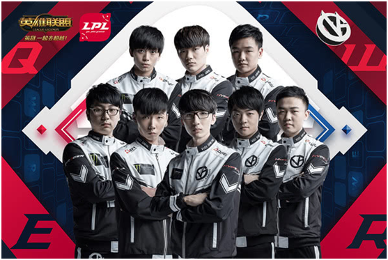 两人在场上 两人在场上